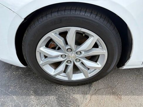 Used 2017 Chevrolet Impala LT FWD image 3