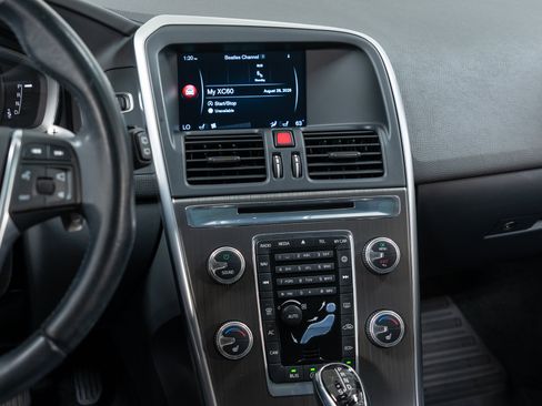 Used 2015 Volvo XC60 T6 w/ Proximity Package FWD image 19
