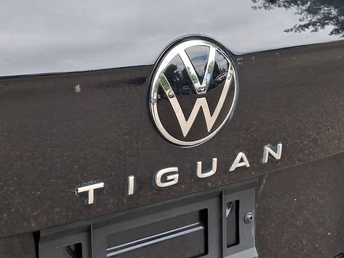 Used 2023 Volkswagen Tiguan SE AWD/4WD image 31