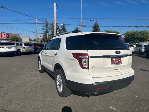 Used 2014 Ford Explorer XLT w/ Equipment Group 201A AWD/4WD image 9