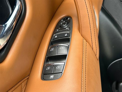 Used 2024 INFINITI QX80 Sensory image 12