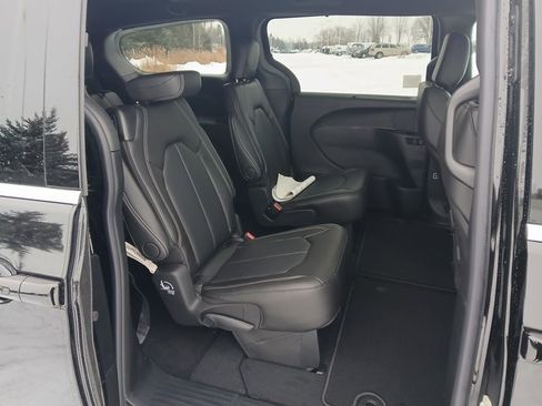 New 2026 Chrysler Pacifica Select image 27