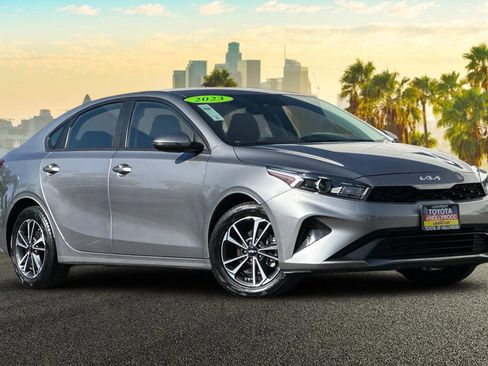Used 2023 Kia Forte LXS w/ LXS Technology Package image 2