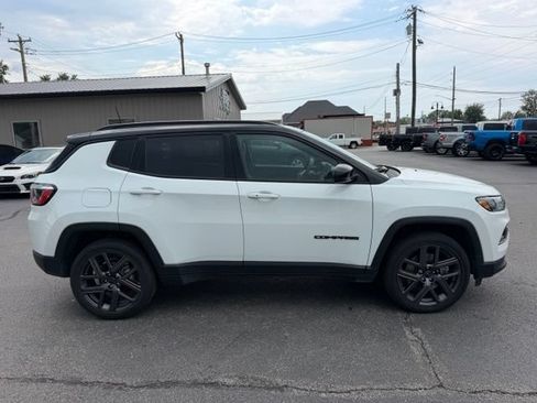 Used 2026 Jeep Compass Limited AWD/4WD image 5