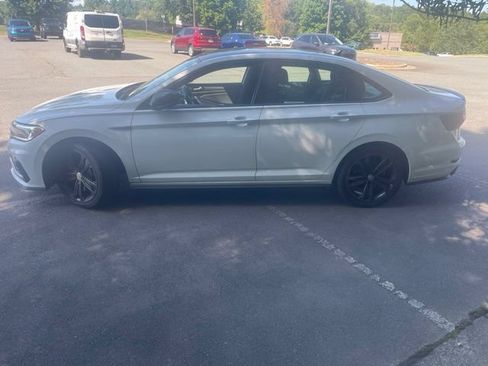 Used 2019 Volkswagen Jetta GLI FWD image 2