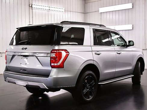 Used 2021 Ford Expedition XLT image 7