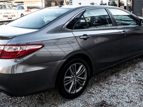 Used 2015 Toyota Camry SE image 8