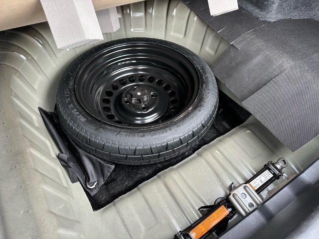 Used 2024 Nissan Versa SV FWD image 28
