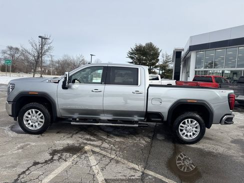 Used 2024 GMC Sierra 2500 SLT w/ SLT Convenience Package image 2