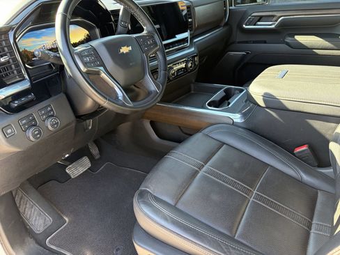 Used 2024 Chevrolet Silverado 2500 High Country w/ High Country Premium Package AWD/4WD image 10