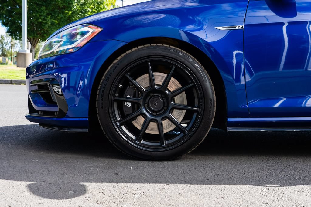 Used 2018 Volkswagen Golf R 4-Door AWD/4WD image 7