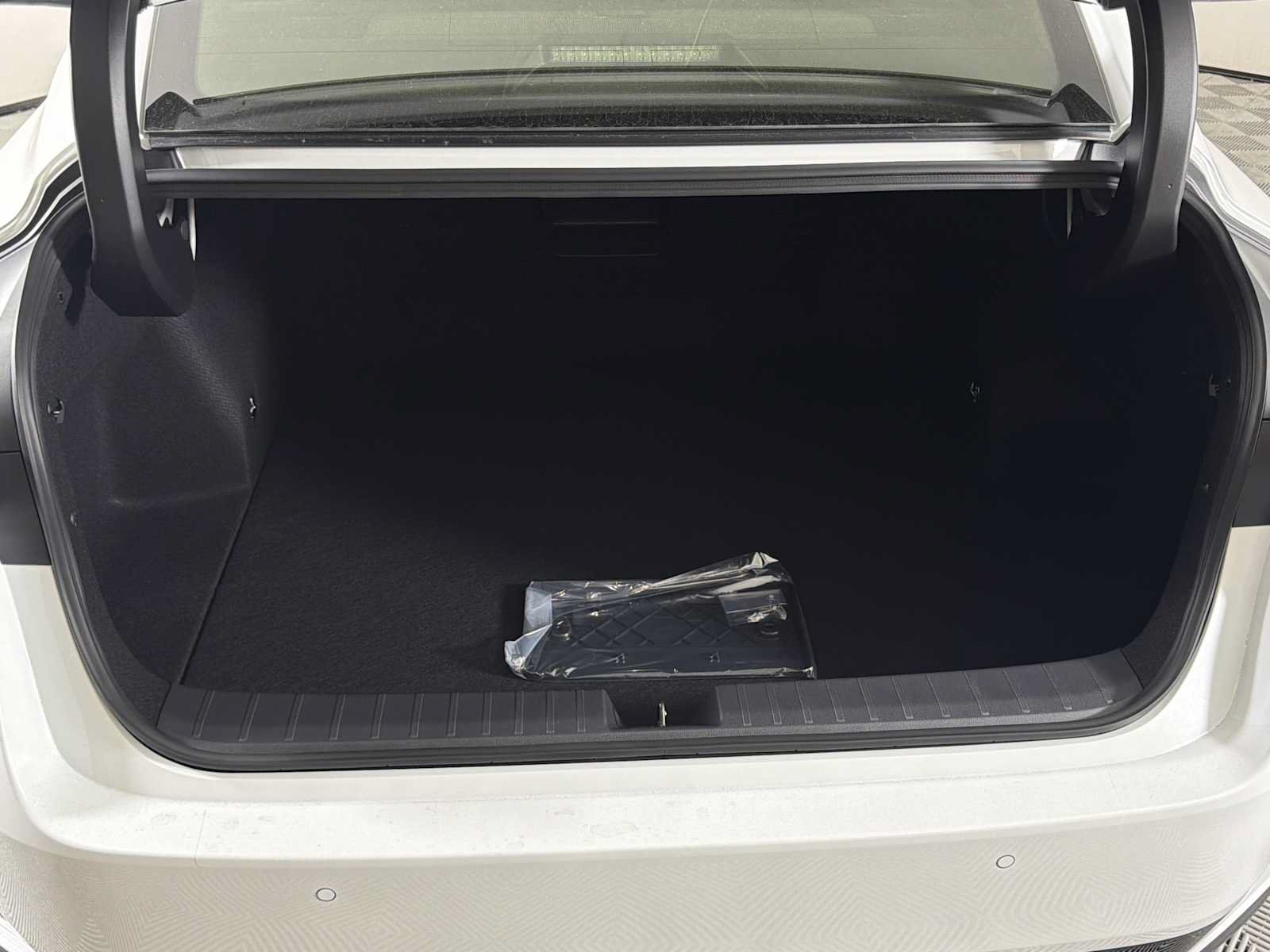 New 2026 Lexus ES 350e w/ Convenience Package FWD image 8