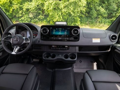 New 2025 Mercedes-Benz Sprinter 2500 image 10