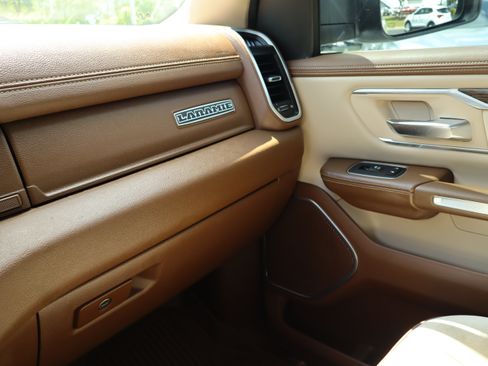 Used 2020 RAM 1500 Laramie AWD/4WD image 39