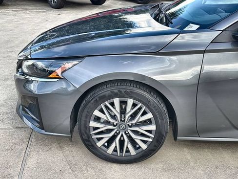 Used 2025 Nissan Altima 2.5 SV FWD image 31