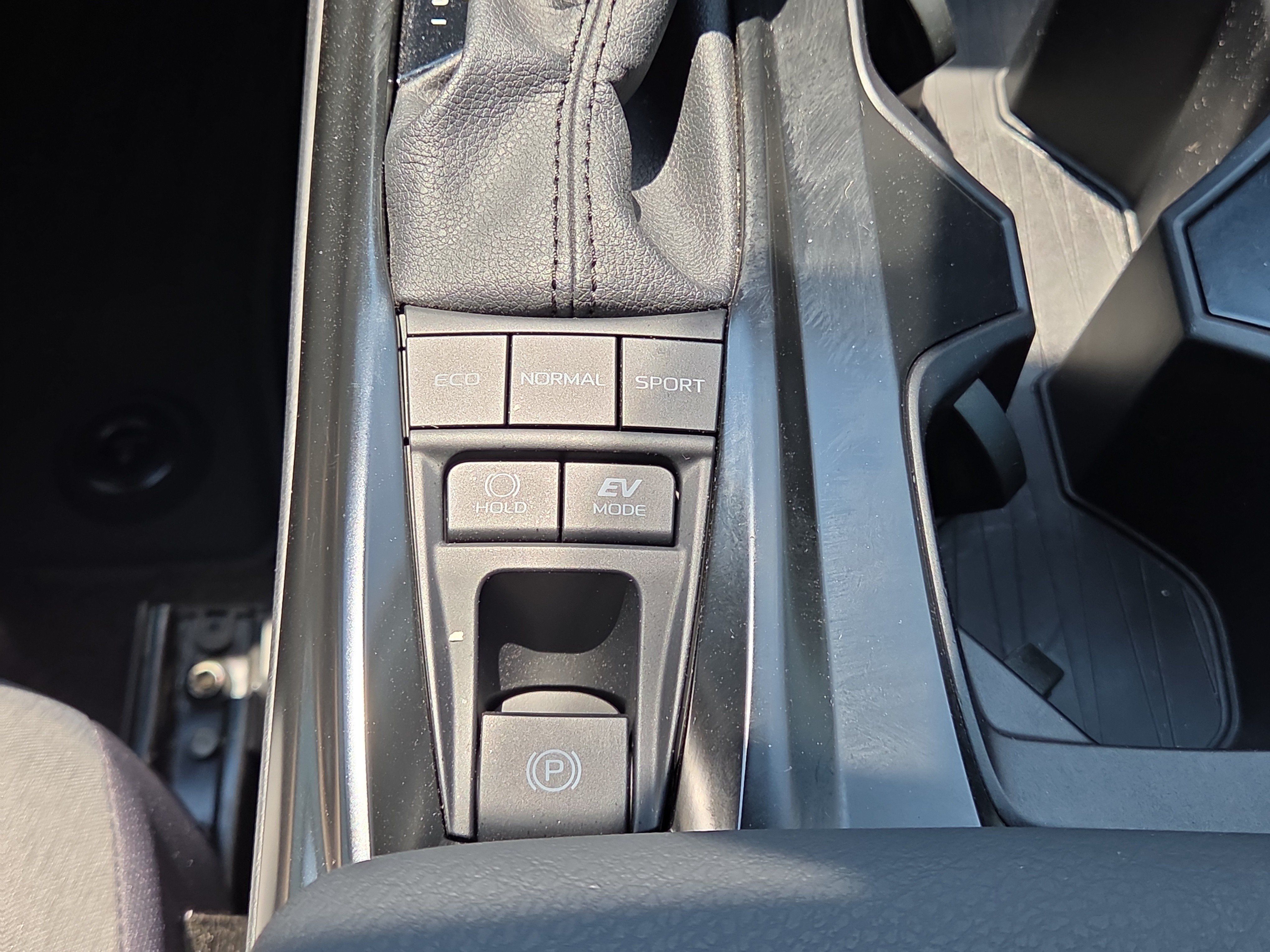 Used 2025 Toyota Camry LE FWD image 25
