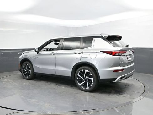 Used 2024 Mitsubishi Outlander 4WD Plug-In Hybrid image 10