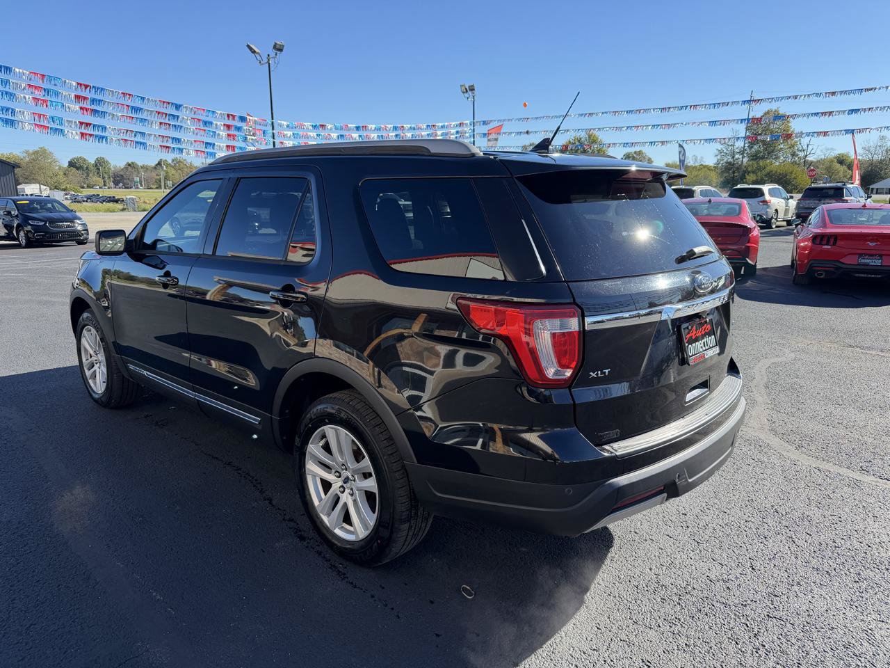 Used 2019 Ford Explorer XLT w/ Equipment Group 201A AWD/4WD image 8