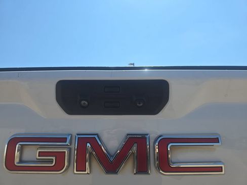 Used 2022 GMC Sierra 2500 AT4 w/ AT4 Premium Plus Package AWD/4WD image 13