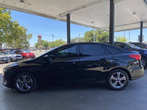 Used 2018 Ford Focus SE w/ SE Appearance Package FWD image 30