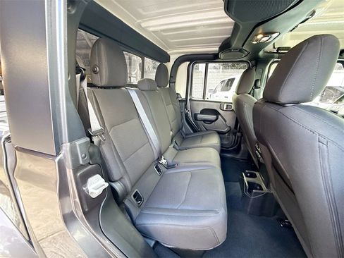 Used 2022 Jeep Gladiator Sport image 29