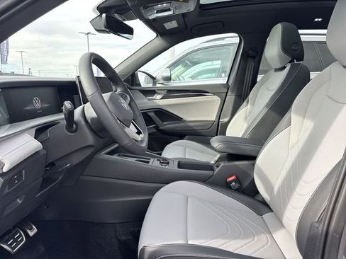 New 2026 Volkswagen Tiguan SE R-Line FWD image 11