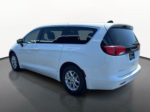 Used 2023 Chrysler Voyager LX FWD image 5