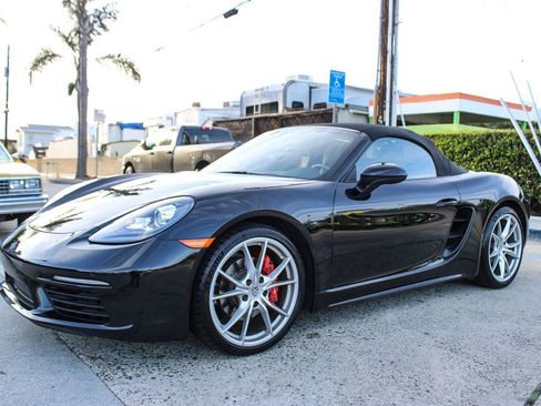 Used 2017 Porsche 718 Boxster S image 12