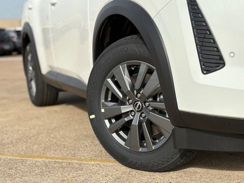 New 2026 Nissan Pathfinder SV image 8