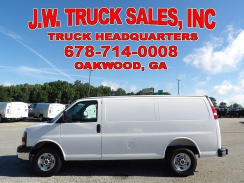 Used 2025 GMC Savana 2500 w/ Driver Convenience Package RWD image 2