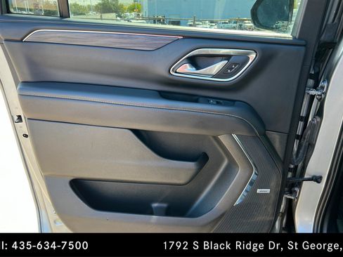 Used 2023 GMC Yukon XL SLT AWD/4WD image 18