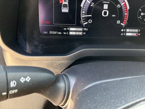 Used 2025 Toyota Tundra Limited AWD/4WD image 22