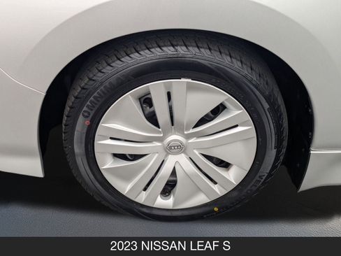 Used 2023 Nissan Leaf S image 11