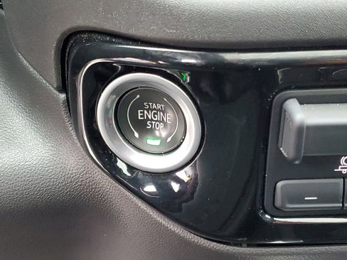 Used 2022 GMC Sierra 1500 SLT w/ SLT Premium Plus Package image 17