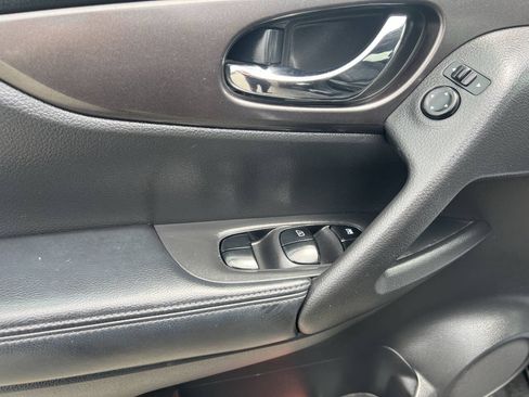 Used 2015 Nissan Rogue SV w/ SV Premium Package FWD image 9