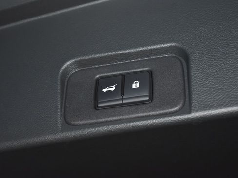 Used 2025 Nissan Rogue SV image 32