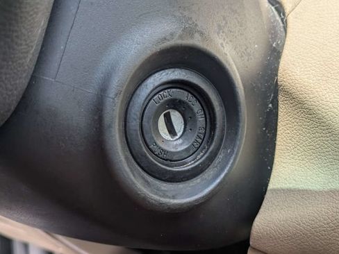 Used 2013 Hyundai Elantra GLS w/ Preferred Pkg FWD image 31