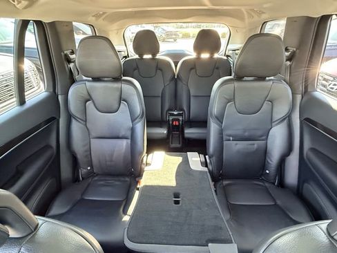 Used 2018 Volvo XC90 T6 Momentum w/ Momentum Plus Package AWD/4WD image 37