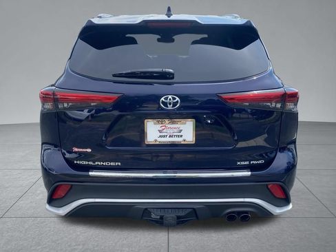 Used 2022 Toyota Highlander XSE AWD/4WD image 14
