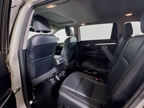 Used 2015 Toyota Highlander XLE AWD/4WD image 20