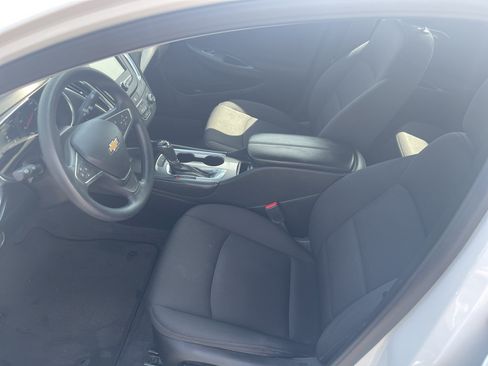 Used 2018 Chevrolet Malibu LT FWD image 11