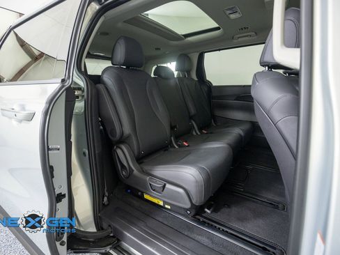 Used 2026 Kia Carnival SX Prestige FWD image 35