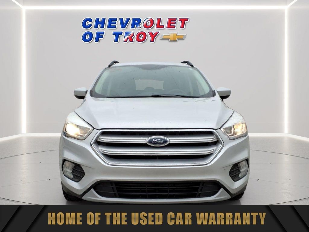 Used 2017 Ford Escape SE w/ Equipment Group 201A FWD image 2