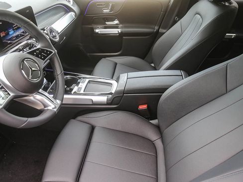 New 2026 Mercedes-Benz GLB 250 4MATIC image 17
