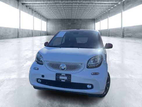 Used 2017 smart fortwo passion image 2