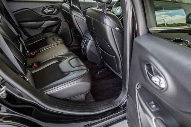 Used 2019 Jeep Cherokee Latitude Plus FWD image 43