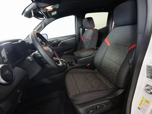 Used 2024 Chevrolet Colorado Z71 w/ Z71 Convenience Package 2 image 16