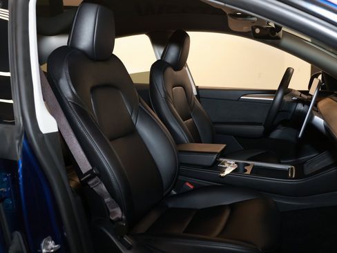 Used 2023 Tesla Model Y Long Range image 17