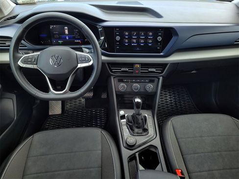 Used 2022 Volkswagen Taos SE image 14