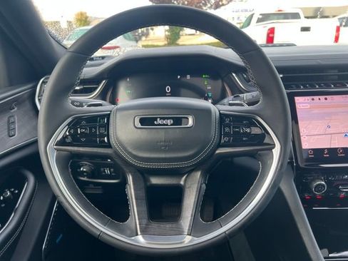 Used 2023 Jeep Grand Cherokee Overland w/ Luxury Tech Group IV image 21